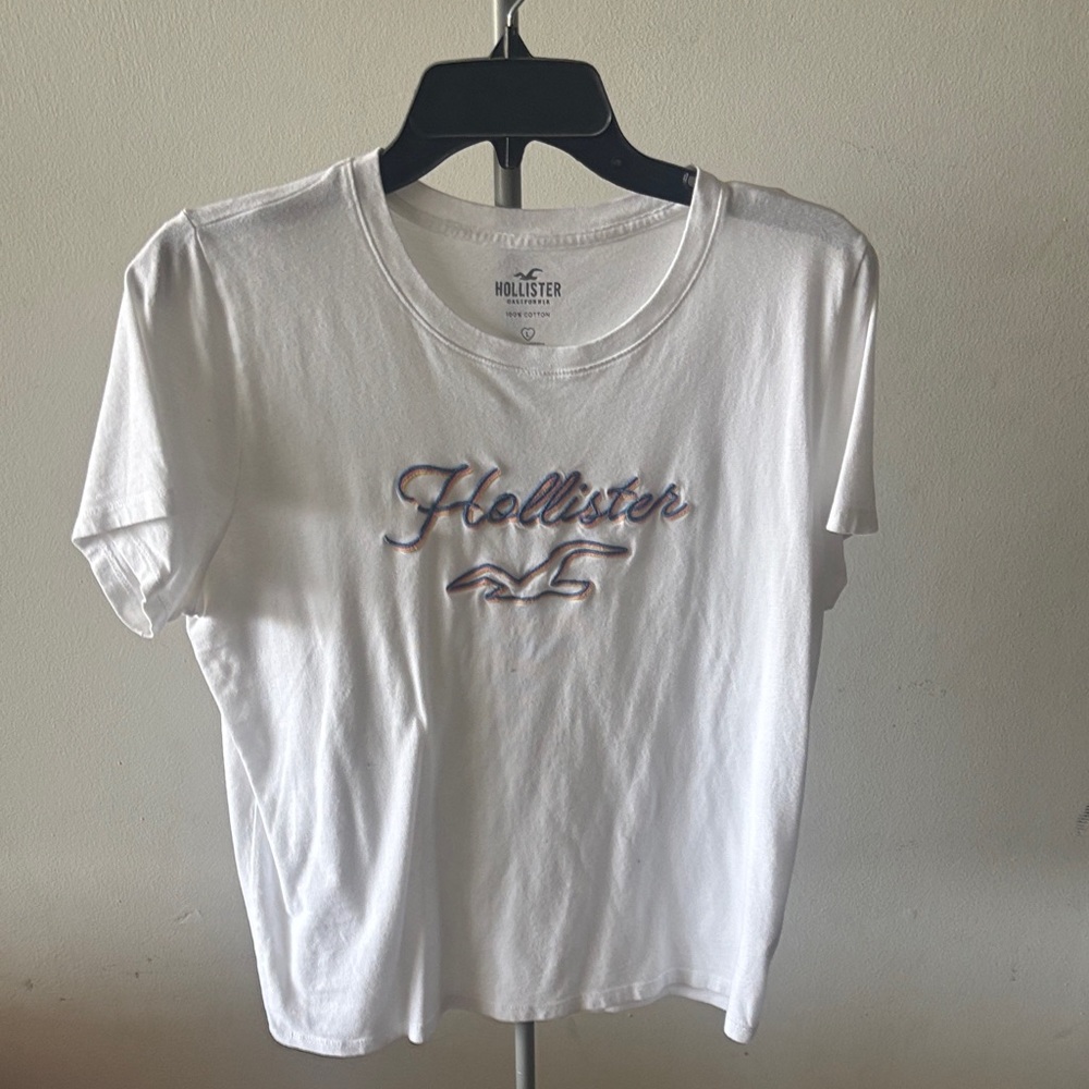 Hollister White Short Sleeve Tee with Multicolor Embroidered Logo
